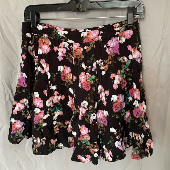 Floral skirt - Picture 3 of 3